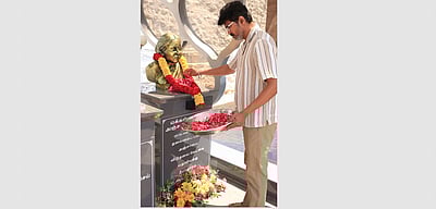 அஞ்சலை அம்மாள் சிலைக்கு விஜய் மரியாதை 