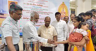 திருச்செந்தூர் கோயிலில் காய்ச்சிய பால் வழங்கும் திட்டம் தொடக்கம்  