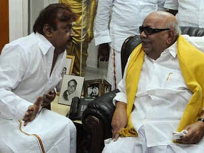 இருந்தாலும் மறைந்தாலும் பேர் சொல்ல வேண்டும்: கருணாநிதி குறித்து பிரேமலதா உருக்கம்!