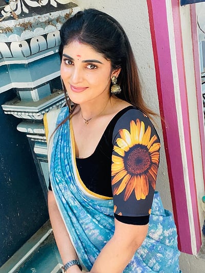 பூவே பெண் பூவே... நிமேஷிகா!