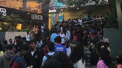 கட்டுக்கடங்காத கூட்டம்: திணறும் பெங்களூரு! 6 மெட்ரோ நிலையங்கள் மூடல்!