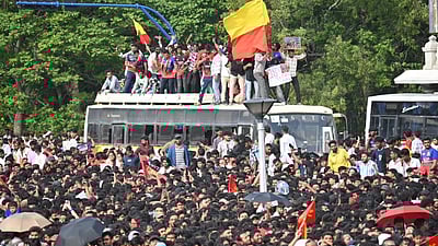 கூட்ட நெரிசல் பலிக்கு காங்கிரஸ் பொறுப்பேற்க வேண்டும் - பாஜக 