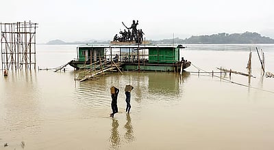 அசாம் வெள்ளம்: பலி எண்ணிக்கை 19 ஆக உயர்வு! 6.8 லட்சம் பேர் பாதிப்பு!