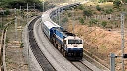 விரைவு ரயிலில் கேட்பாரற்று கிடந்த 24.5 கிலோ கஞ்சா பறிமுதல்