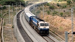 விரைவு ரயிலில் கேட்பாரற்று கிடந்த 24.5 கிலோ கஞ்சா பறிமுதல்