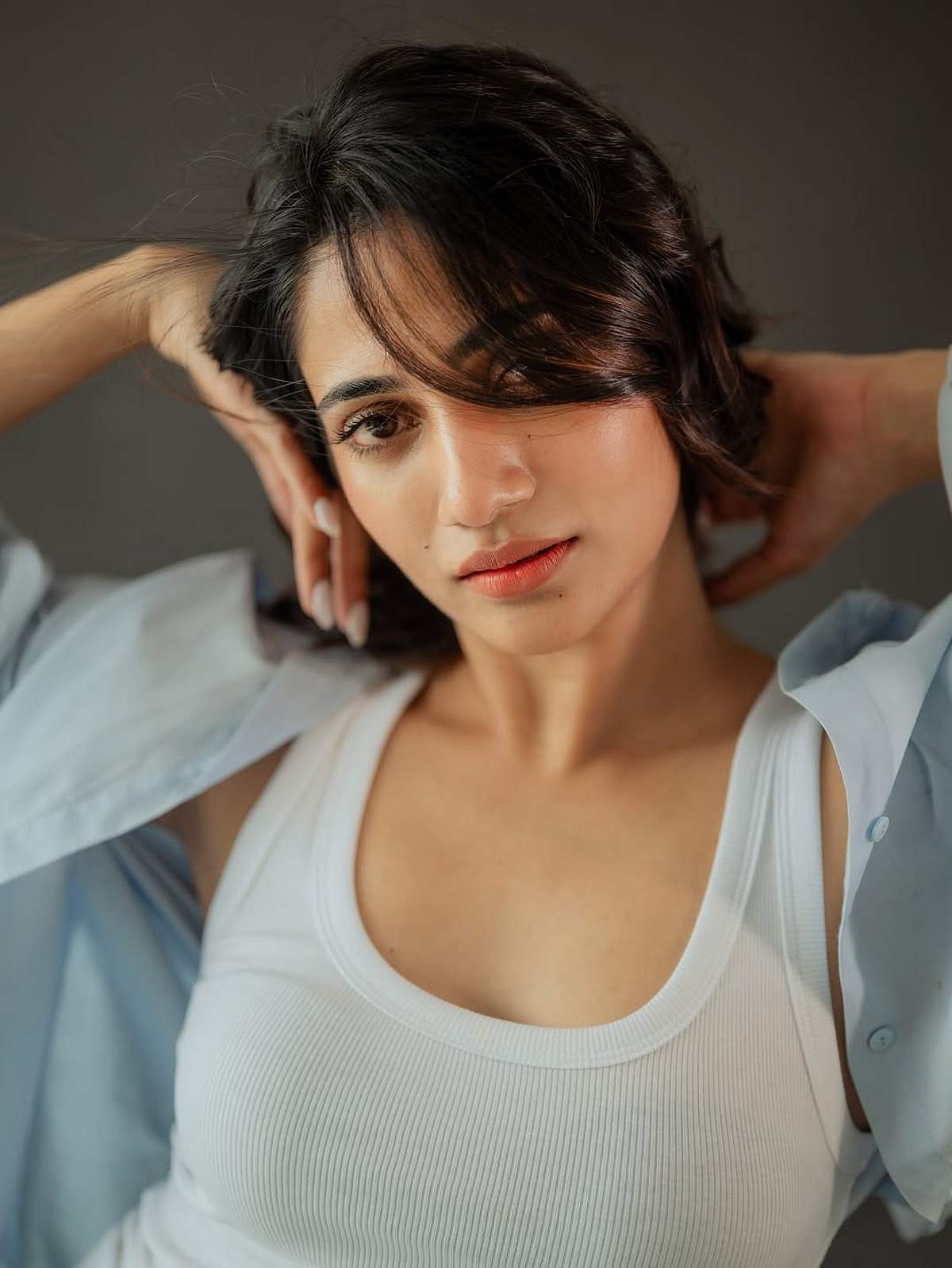 ஒரு வரி கவிதை... லாஸ்லியா!