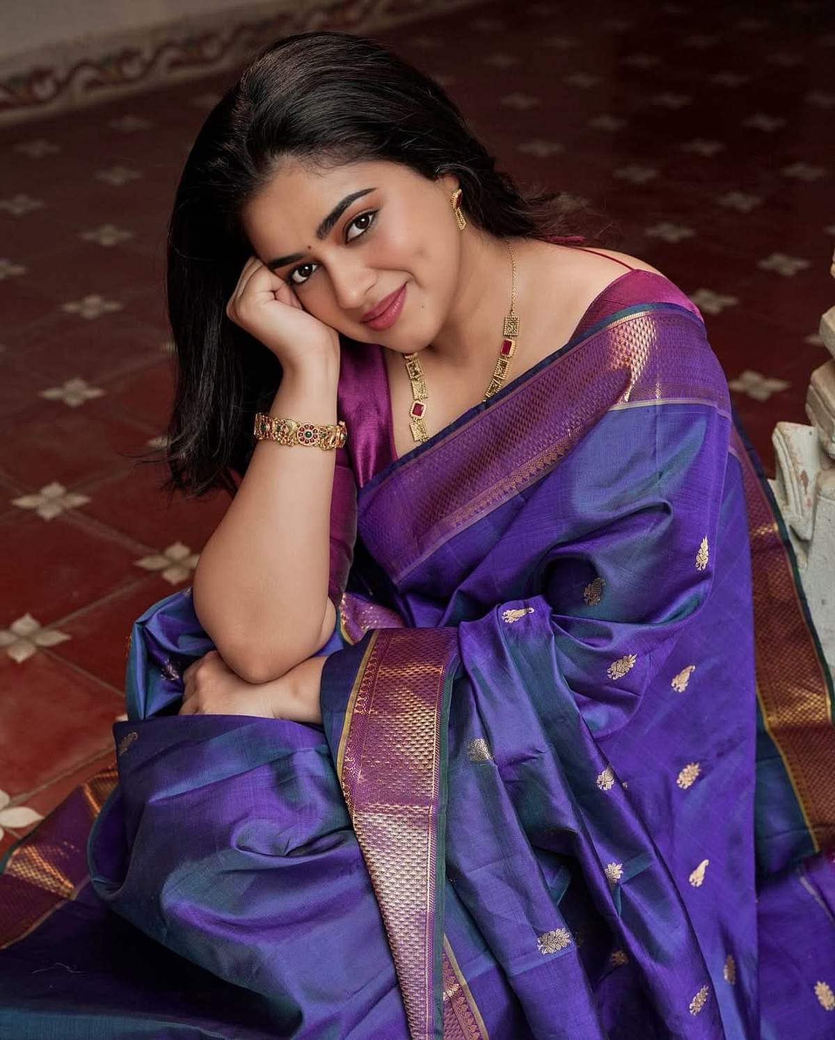 புன்னகை... சித்தி இத்னானி!