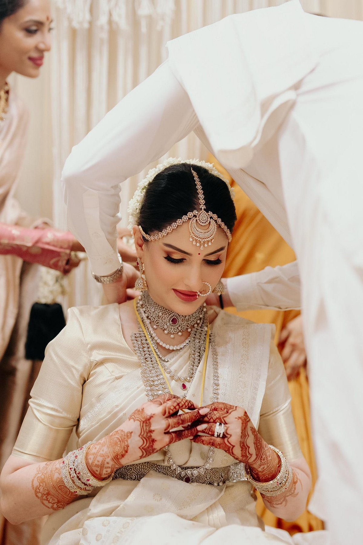 காதலியை கரம்பிடித்த அகில் அக்கினேனி - புகைப்படங்கள்