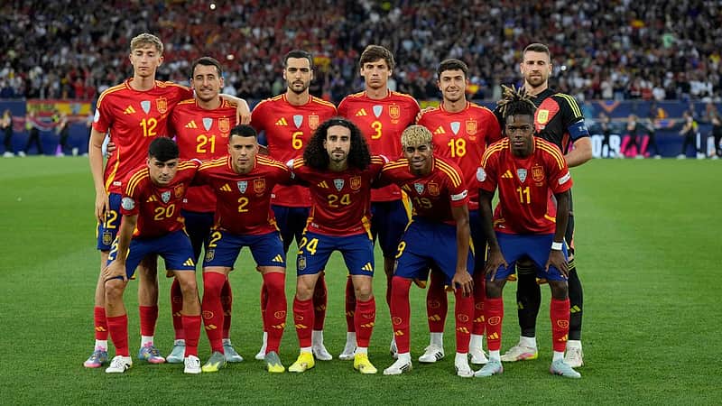 Spanish players pose before the Nations League semifinal soccer match between Spain and France in Stuttgart, Germany,