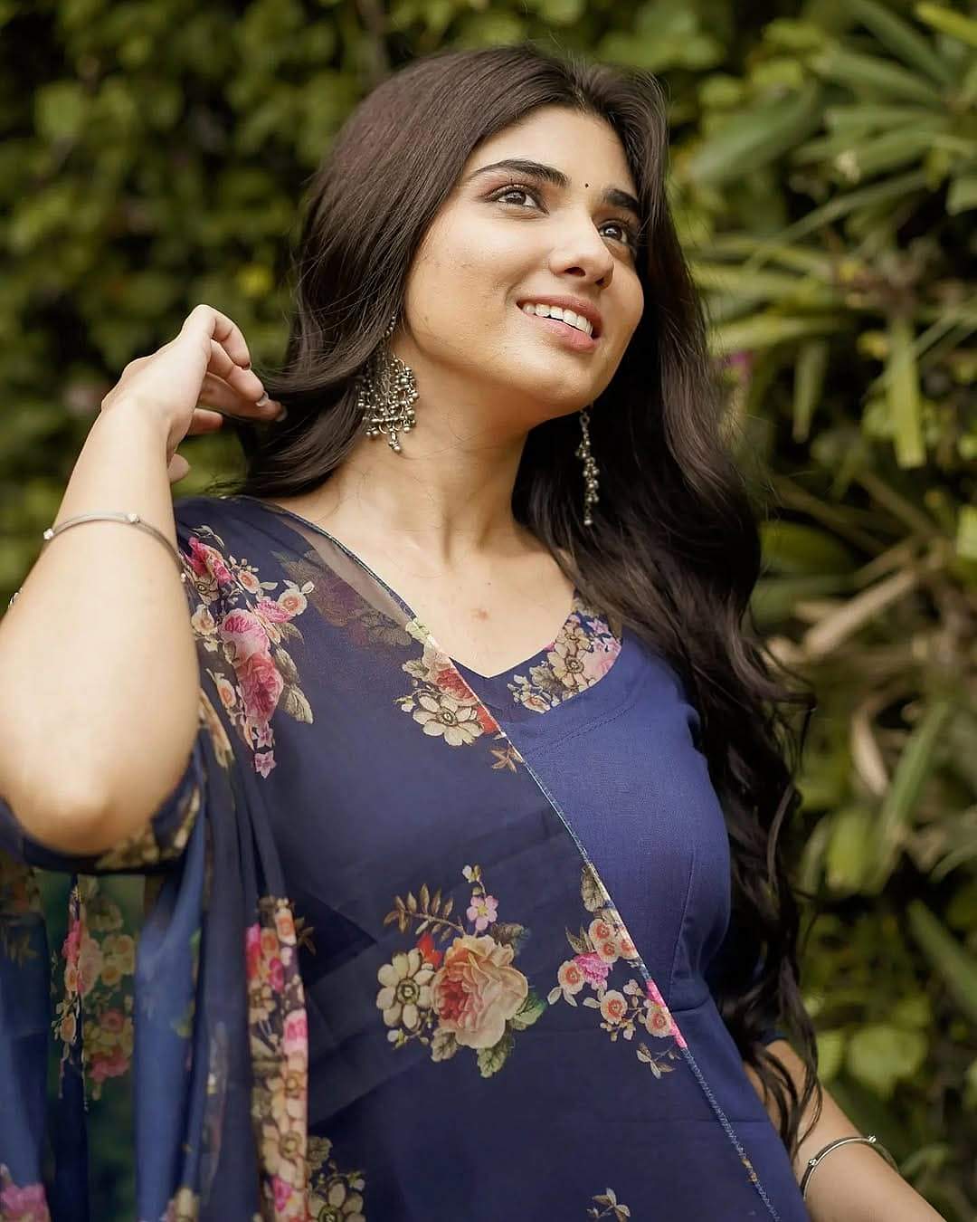 வெண்மேகம்... பிரக்யா நாக்ரா!