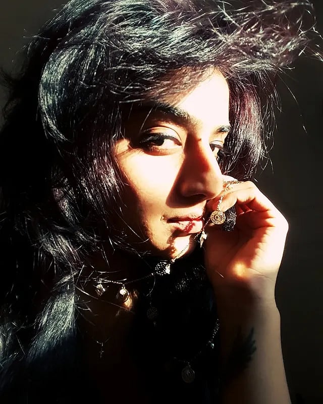 கலைந்த கேசமும் அழகுதான்.. அன் ஷீத்தல்!