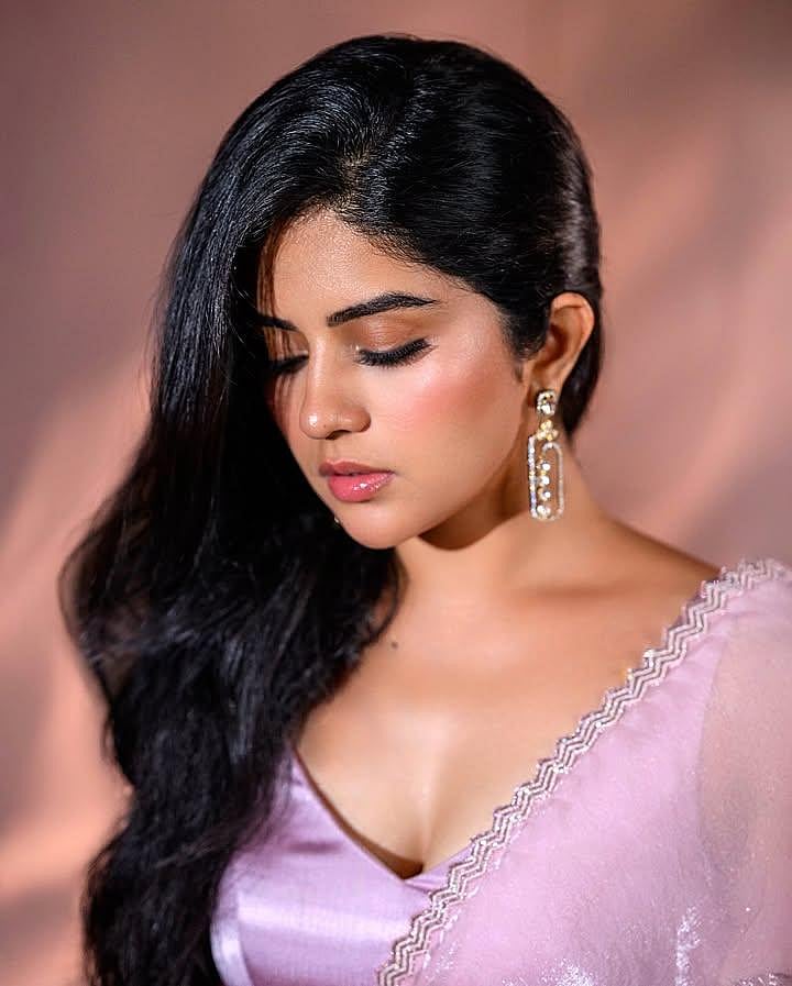 ரோஜா... மேகா ஷெட்டி!