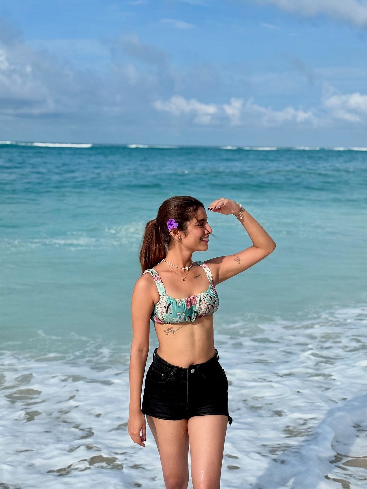 சுகர் பேபி... ப்ரியா பி. வாரியர்!