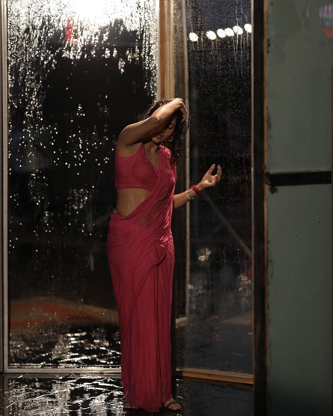 சில்லுனு இருக்கா... அஞ்சலி அரோரா!