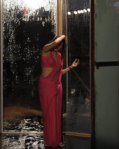 சில்லுனு இருக்கா... அஞ்சலி அரோரா!