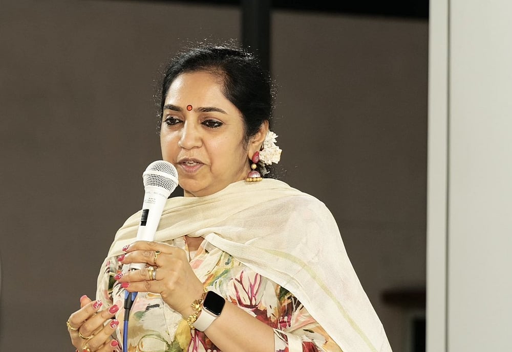புதுப்புது வடிவங்களில் வெளியிடும் மொழித் திணிப்பு சுற்றறிக்கையை சிபிஎஸ்இ திரும்பப் பெறுக: தமிழச்சி தங்கபாண்டியன்
