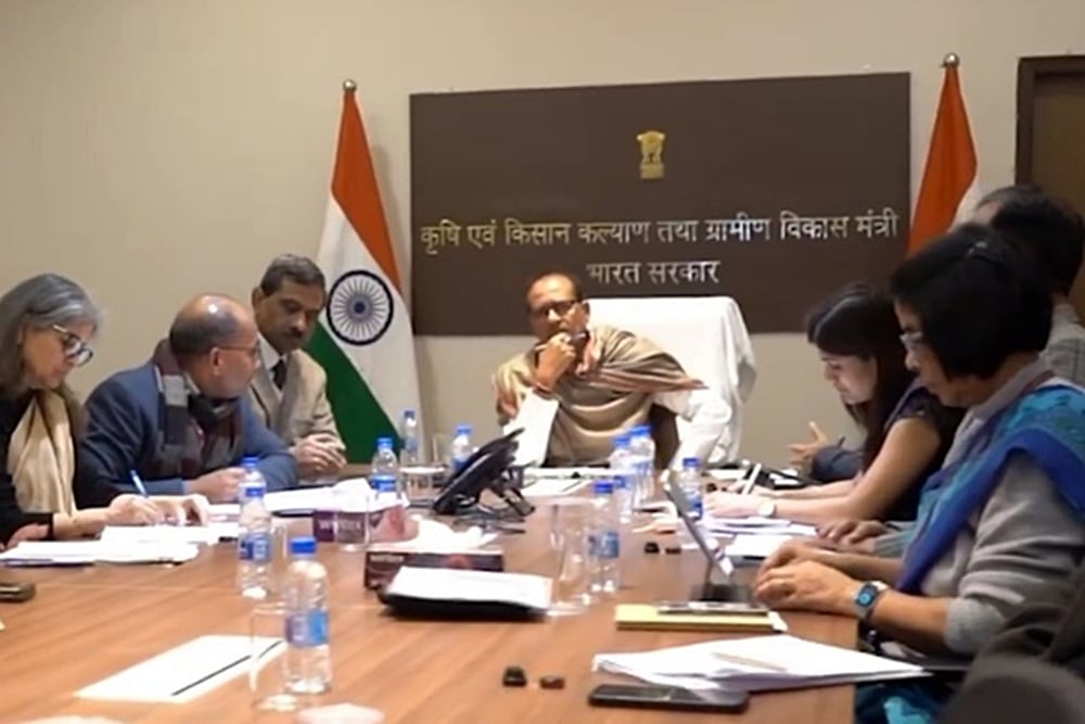 விவசாயிகளின் நலன்கள் பாதுகாக்கப்படும்: அமைச்சா் சிவராஜ் சிங் சௌஹான்