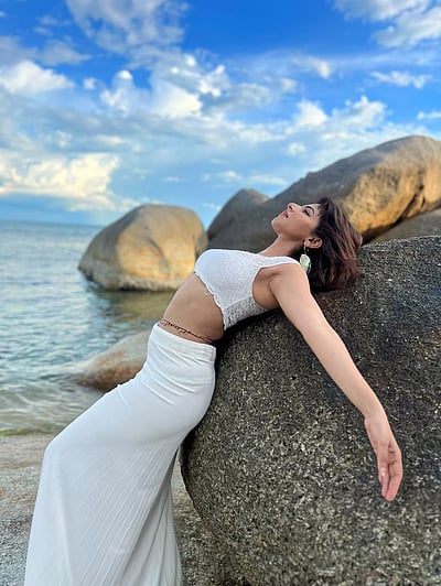 செதுக்கப்பட்ட சிலை... ஐஸ்வர்யா மேனன்!