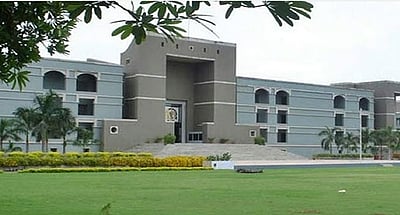 மின்னஞ்சல் மூலம் வெடிகுண்டு எச்சரிக்கை: குஜராத் உயர்நீதிமன்றத்தில் பரபரப்பு!