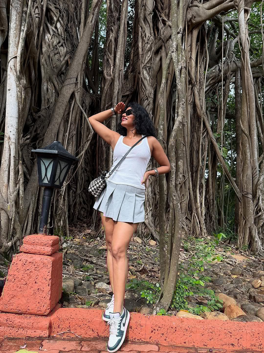 மரத்தின் நிழலில்... ஷில்பா மஞ்சுநாத்!