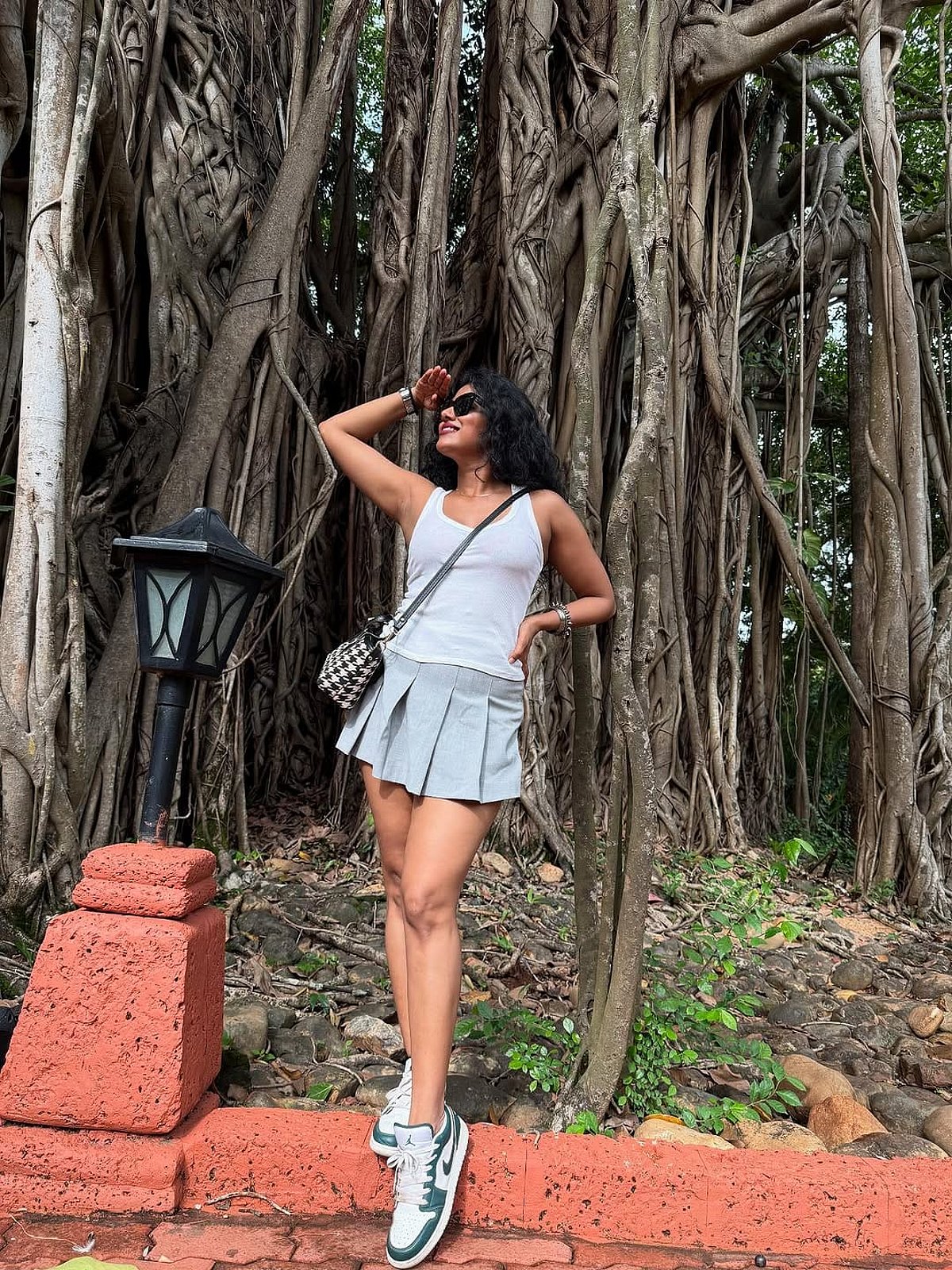 மரத்தின் நிழலில்... ஷில்பா மஞ்சுநாத்!