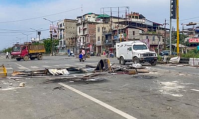 மணிப்பூர் வன்முறை: அரசு கட்டடத்துக்குத் தீ வைப்பு; பாதுகாப்புப் படையினருடன் மோதல்