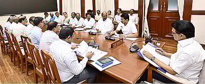 3 முக்கிய துறைகளின் திட்ட செயல்பாடுகள்: முதல்வா் மு.க.ஸ்டாலின் ஆலோசனை