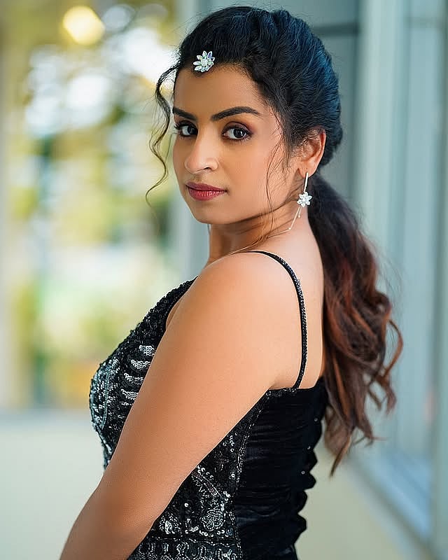 எனக்கு பிடிச்ச கலர்.. சிவாங்கி!