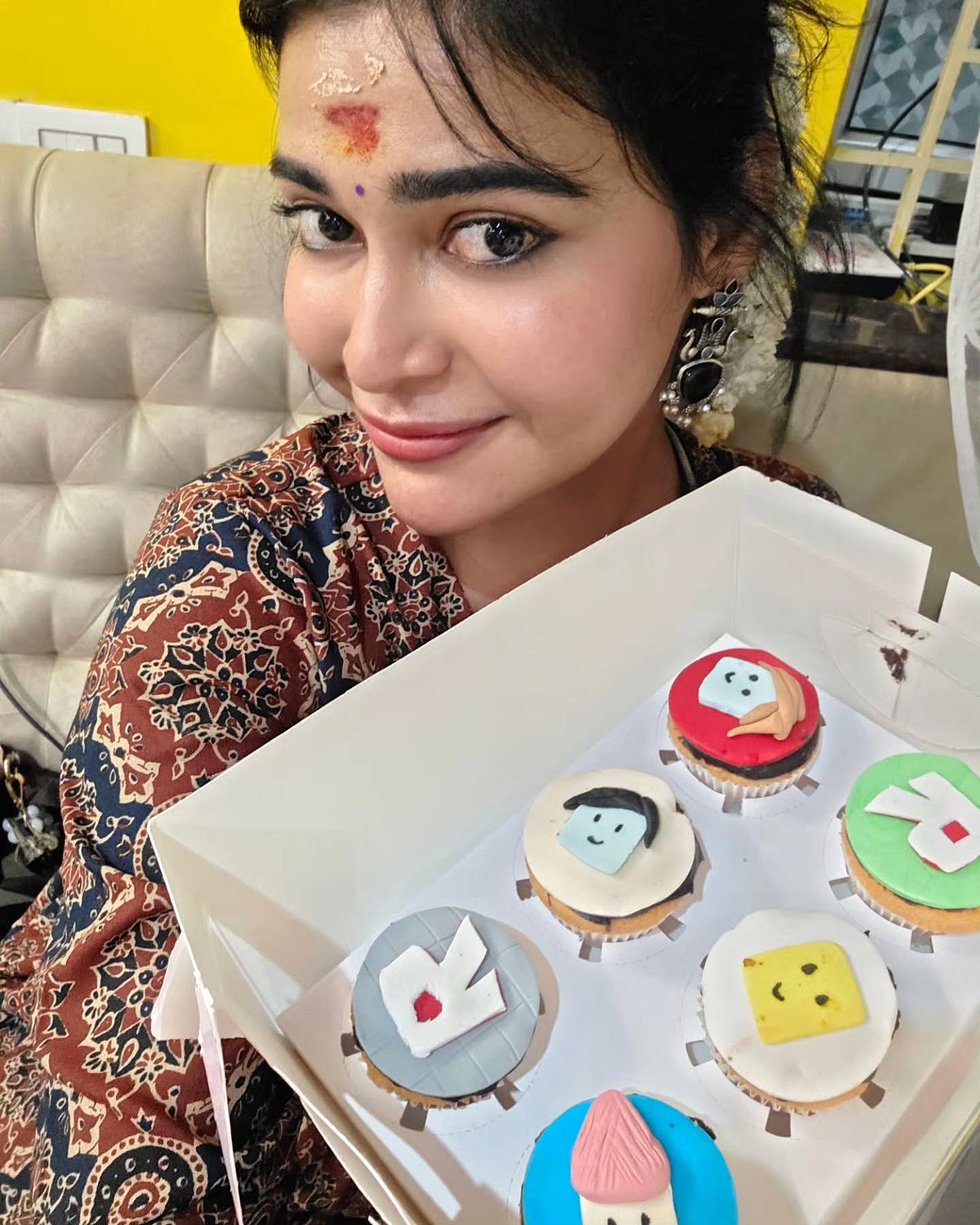 பர்த்டே பேபி... தர்ஷா குப்தா!