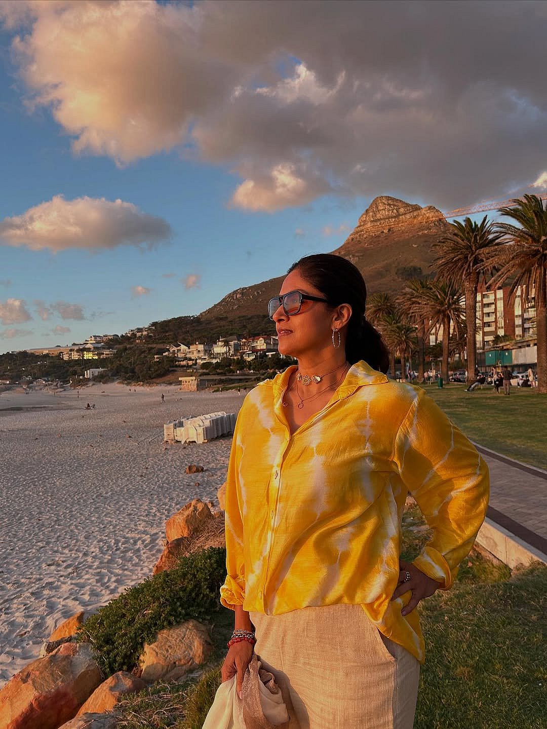 கடலோரத்தில்... நதியா!