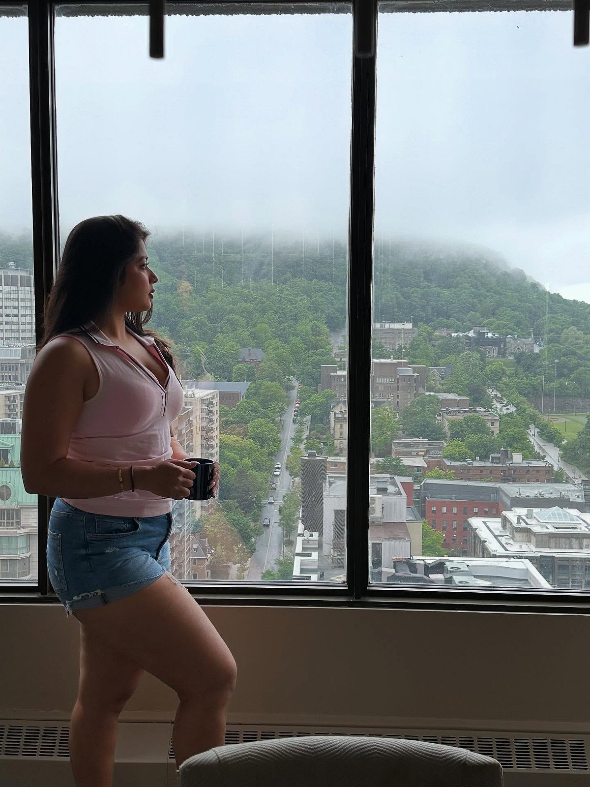 தேநீர் நேரம்... நிகிதா சர்மா!