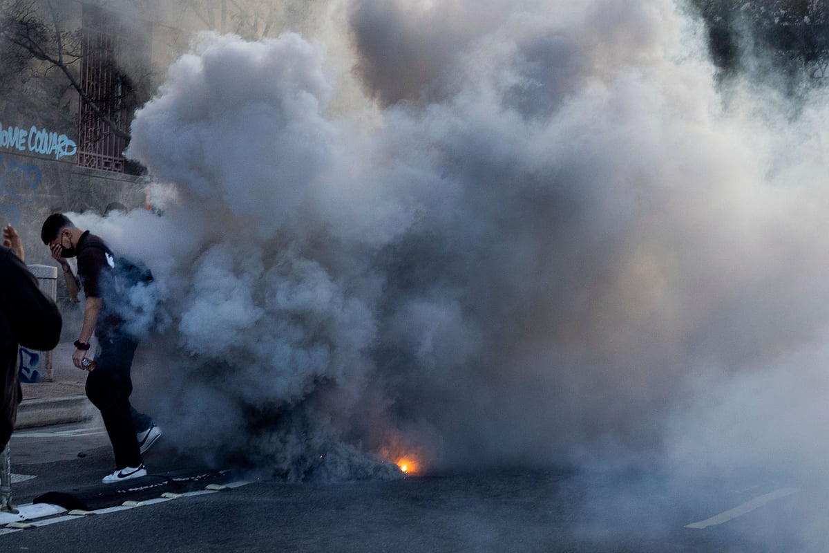 கண்ணீர்ப் புகை...