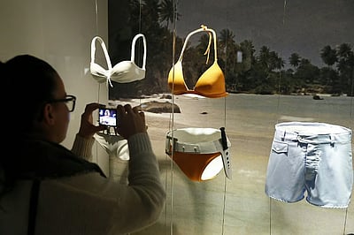 பிகினி ஆடைகளுக்கு தடை! ஆண்களுக்கும் மேலாடை கட்டாயம் - எங்கே?