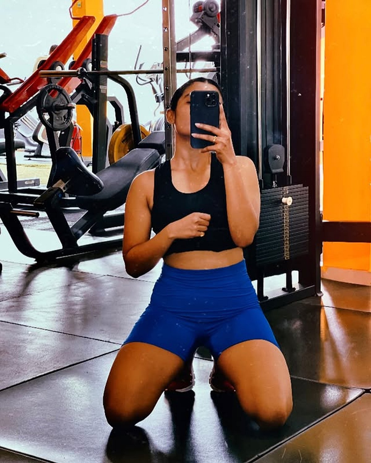 ஃபிட் கேர்ள்.. சைத்ரா ஆச்சார்!