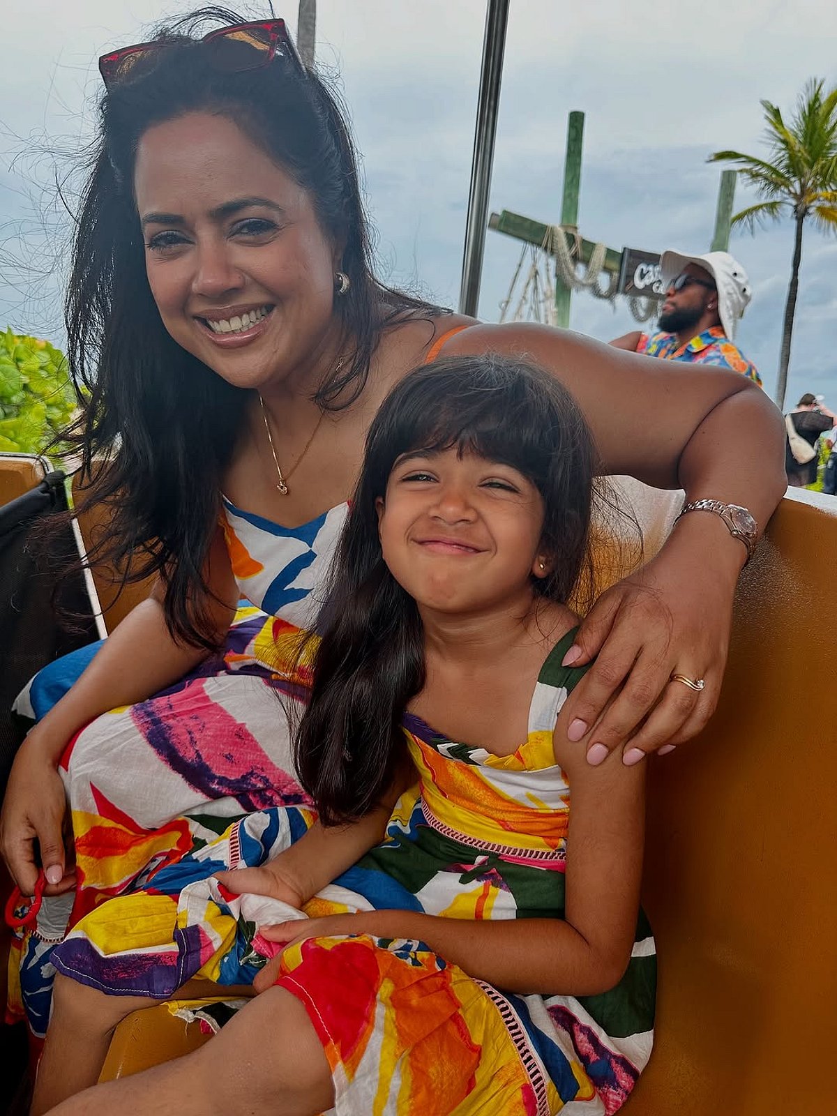 குடும்பத்தினருடன்... சமீரா ரெட்டி!