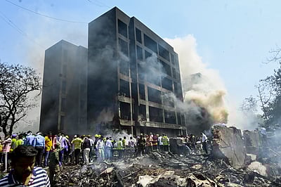 விமான விபத்து: மருத்துவக் கல்லூரி மாணவர்கள் 5 பேர் பலி!