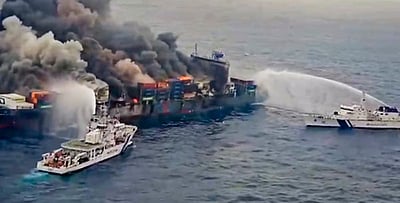 கேரளம்: சரக்குக் கப்பலில் மீண்டும் கரும்புகையால் பரபரப்பு!