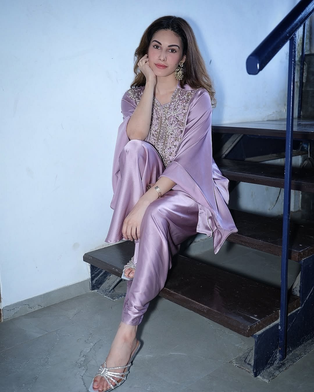 நிம்மதியாக இருப்பதே முக்கியம்... அமைரா தஸ்தூர்!