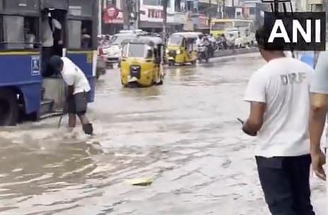 ஹைதராபாத்தில்...