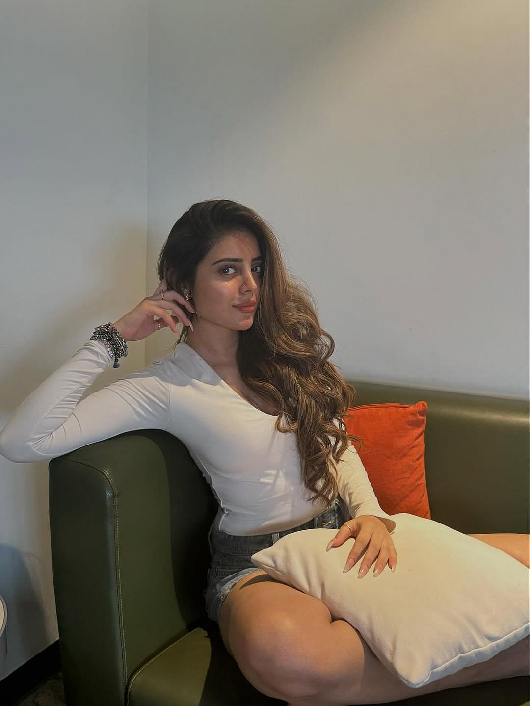 முயல் குட்டி... குஷிதா கல்லாபு!