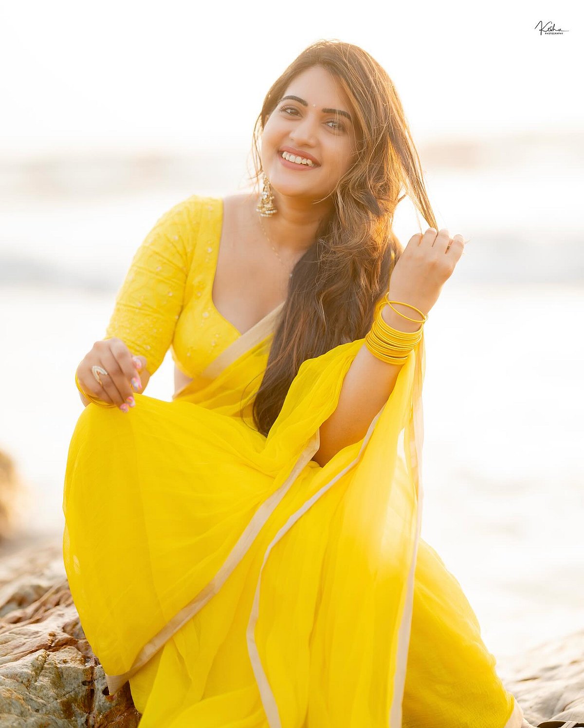 இட்ட மஞ்சளும் சிவக்குது... ஸ்ரவந்தி சொக்கராபு 