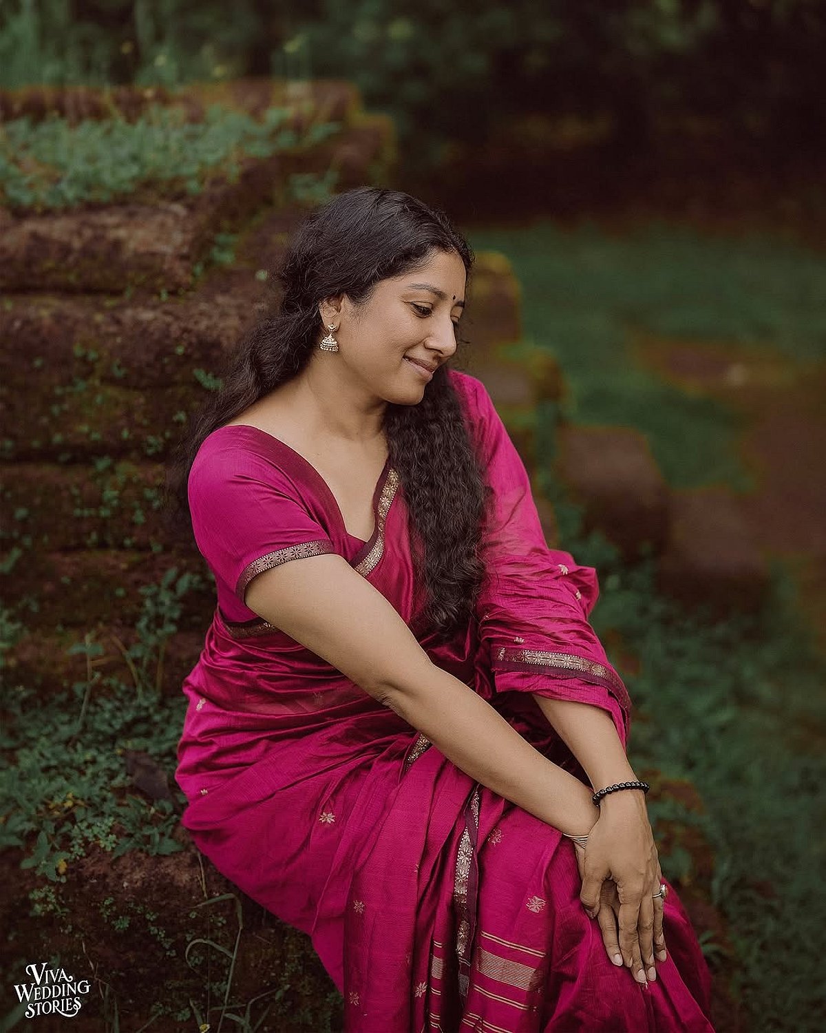 மாய மோகினி... அனுமோல்!