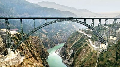 வியக்க வைக்கும் செனாப் பாலம்...