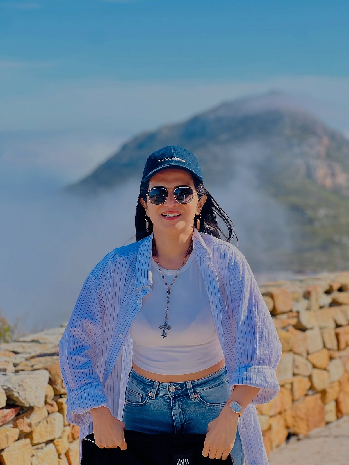 வெள்ளை நீக்கமற... திவ்யதர்ஷினி!