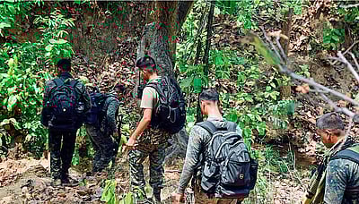 மத்தியப் பிரதேசம்: என்கவுன்டரில் 4 நக்சல்கள் சுட்டுக்கொலை