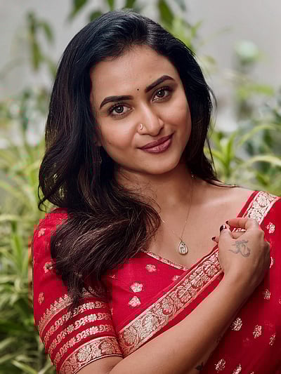 மனம் விரும்புதே உன்னை… ஜனனி அசோக் குமார்!