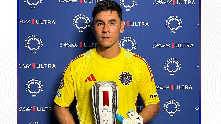 38 வயதில் ஆட்ட நாயகன் விருதுபெற்ற கோல்கீப்பர்: யார் இந்த ஆஸ்கர் உஸ்தாரி?