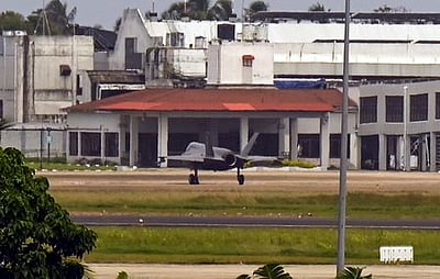 கேரளத்துக்கு விடைகொடுத்த பிரிட்டன் போர் விமானம்! பாகுபலி விமானம் மூலம் தூக்கிச் செல்லப்பட்டது