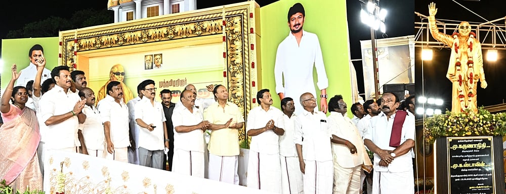 தஞ்சாவூரில் முன்னாள் முதல்வா் கருணாநிதி சிலை திறப்பு