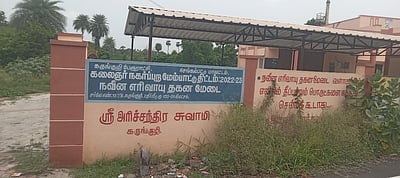 பழுதடைந்த எரிவாயு தகனமேடை: ஆற்றங்கரையில் சடலங்கள் எரிப்பு